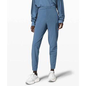 204-EUC Size 4 Lululemon Esker Slim *lululemon lab